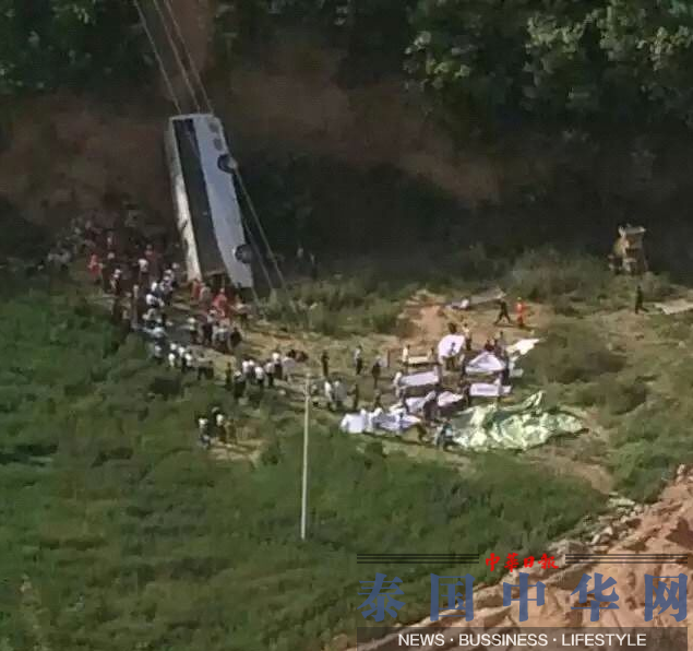 陕西旅游大巴坠入山沟 已致35人遇难