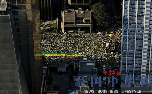 巴西总统罗塞夫陷贪腐丑闻 百万人游行要其下台