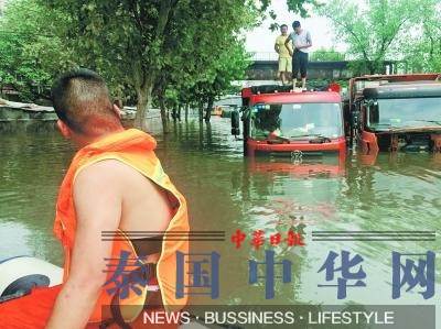 武汉“最牛公路”通车5天被淹 最深达两米(图)