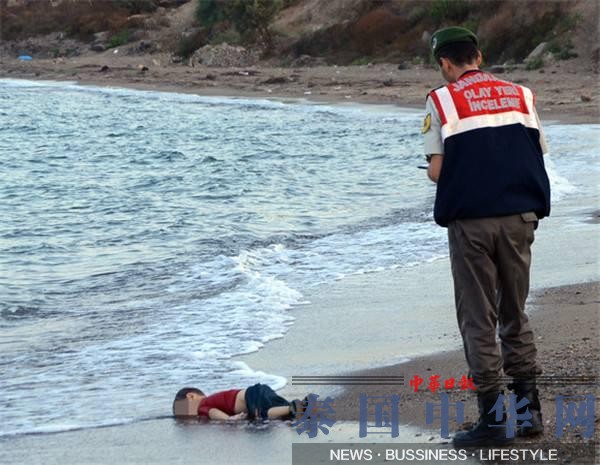 叙利亚溺亡小难民最后一句话：爸爸请不要死去