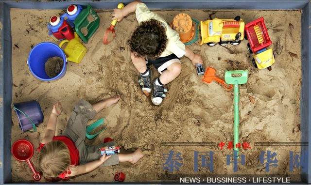 俄罗斯5岁熊孩子偷挖地道逃出幼儿园买跑车