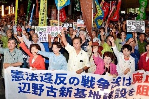 日本冲绳大批民众抗议安保法 反对美军基地搬迁