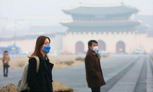 朝鲜半岛雾霾严重 民众抢购口罩空气净化器