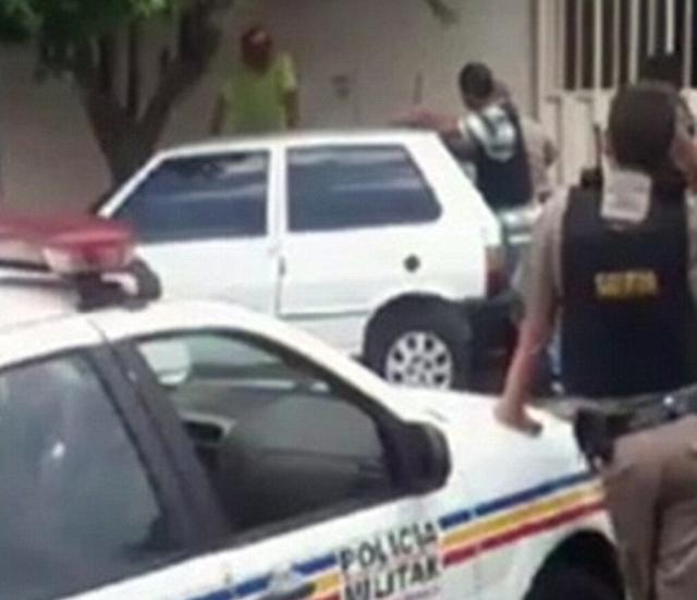 巴西警察与妻子争吵 当街朝其连开11枪