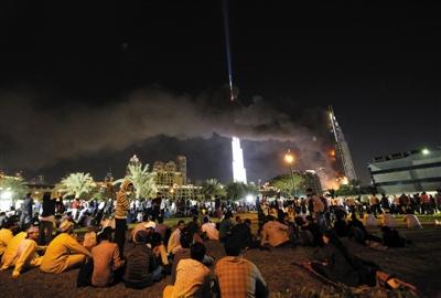 多国跨年恐袭警报响起：迪拜高楼起火
