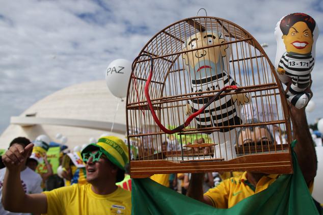 巴西300多万人游行 要求总统下台