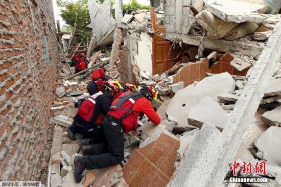 厄瓜多尔强震发生两周 72岁被困生还者奇迹获救