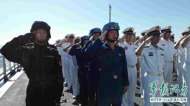 兰州舰官兵在曾母暗沙海域宣誓 立下“军令状”