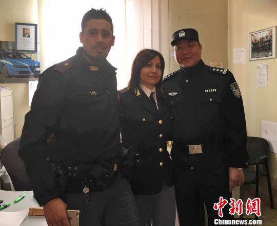 中国警察意大利罗马街头巡逻 带队组长来自广州
