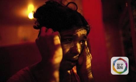荷兰性工作者自我囚禁12小时 筹款救印度雏妓