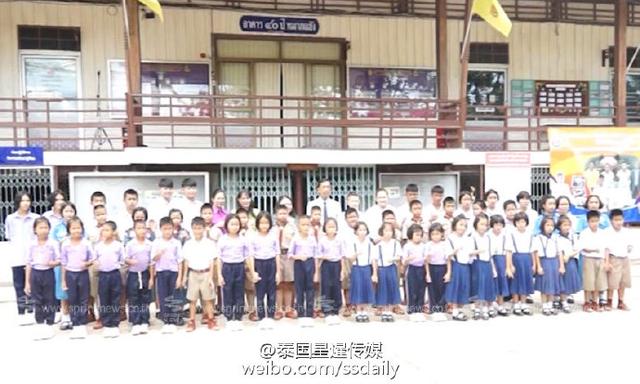 泰国邬隆一学校29对双胞胎 创世界最高纪录(图)
