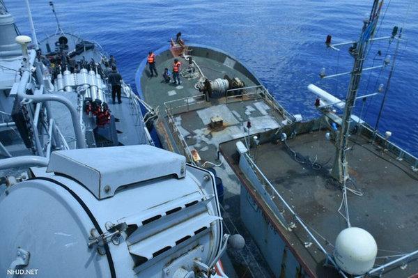 印尼总统亲赴纳土纳群岛 登上射击中国渔船军舰