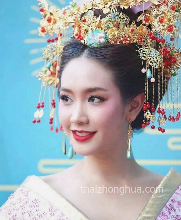 泰国明星 Min Peechaya 春节