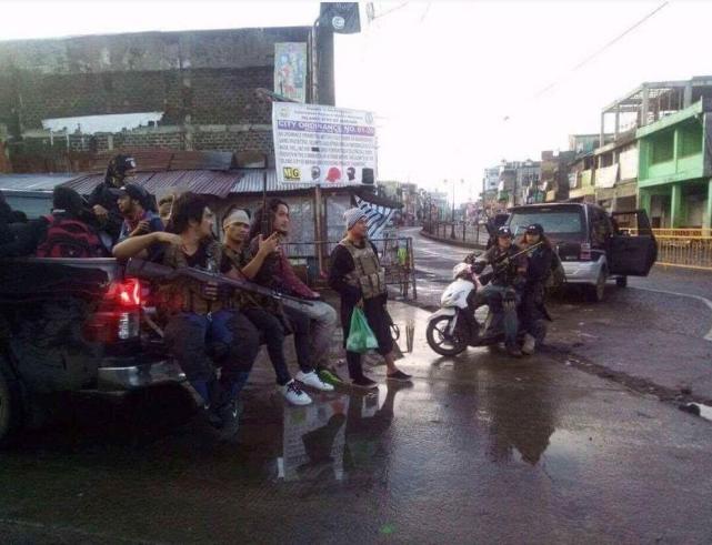 菲律宾马拉威危机：军方增援抵达 现场恐有人质被困