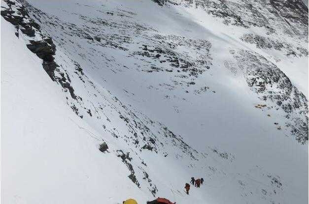 珠峰再现悲剧！4人尼泊尔境内登山被发现死于帐篷内