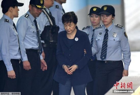 韩媒：韩前总统朴槿惠第三次出庭受审 崔顺实到庭