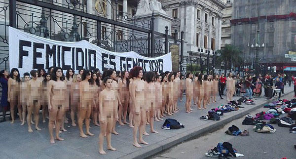 阿根廷女权者裸体游行 抗议对女性暴力行径