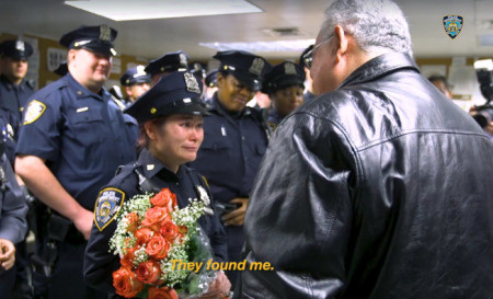 纽约华裔女警寻找恩人20年 见面当场泪崩