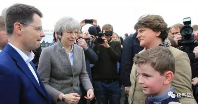 侠客岛：英国政坛的“双女主”大戏要开始了