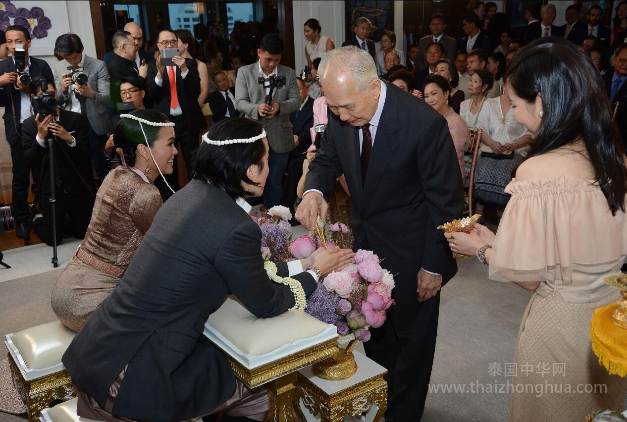 素贴女儿出阁 3位前总理都来参加婚礼 (4)