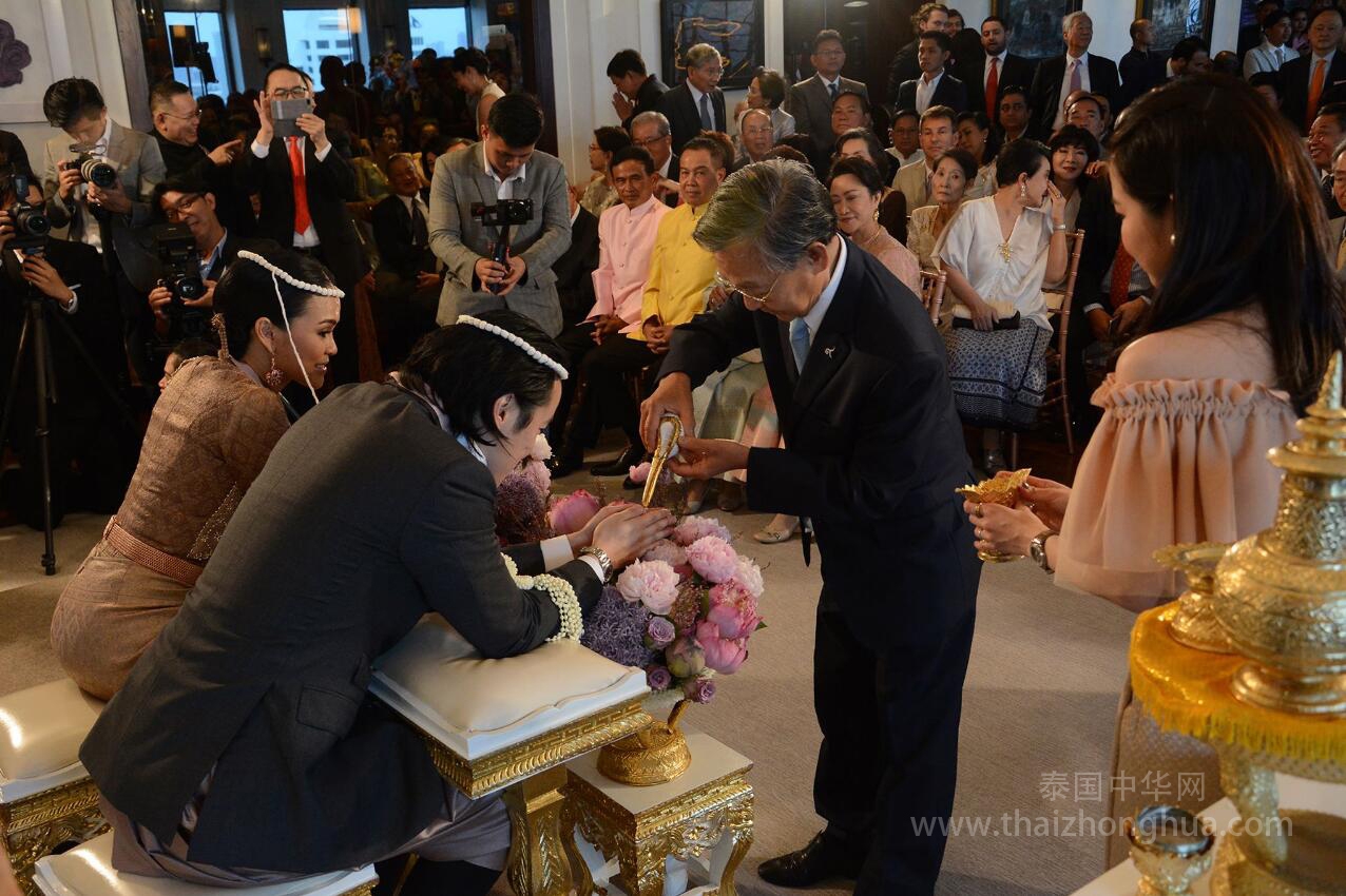素贴女儿出阁 3位前总理都来参加婚礼 (6)